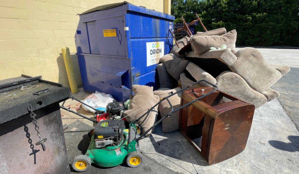 Dumpster Diving in Connecticut: Legal or Illegal?